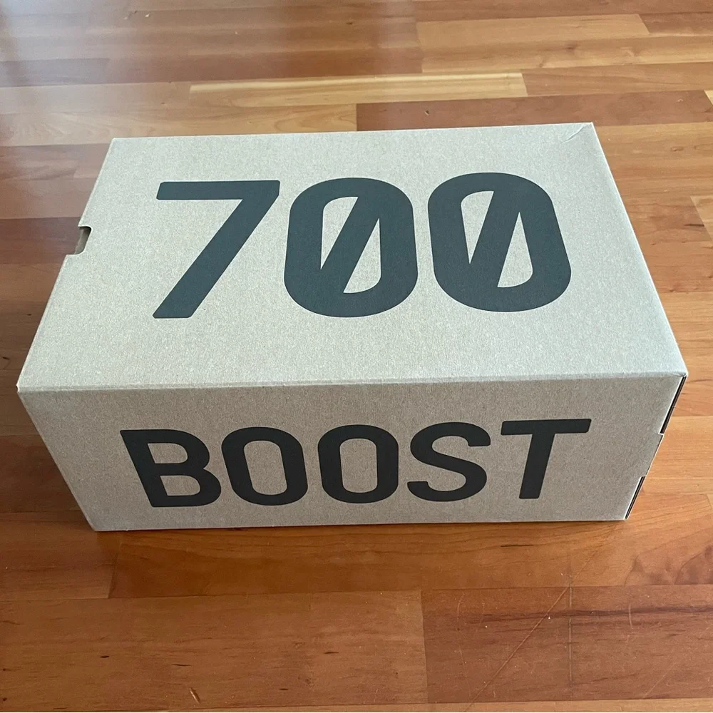 SOLD Yeezy Boost 700 MNVN ‘Analog’ - Picture 13 of 14